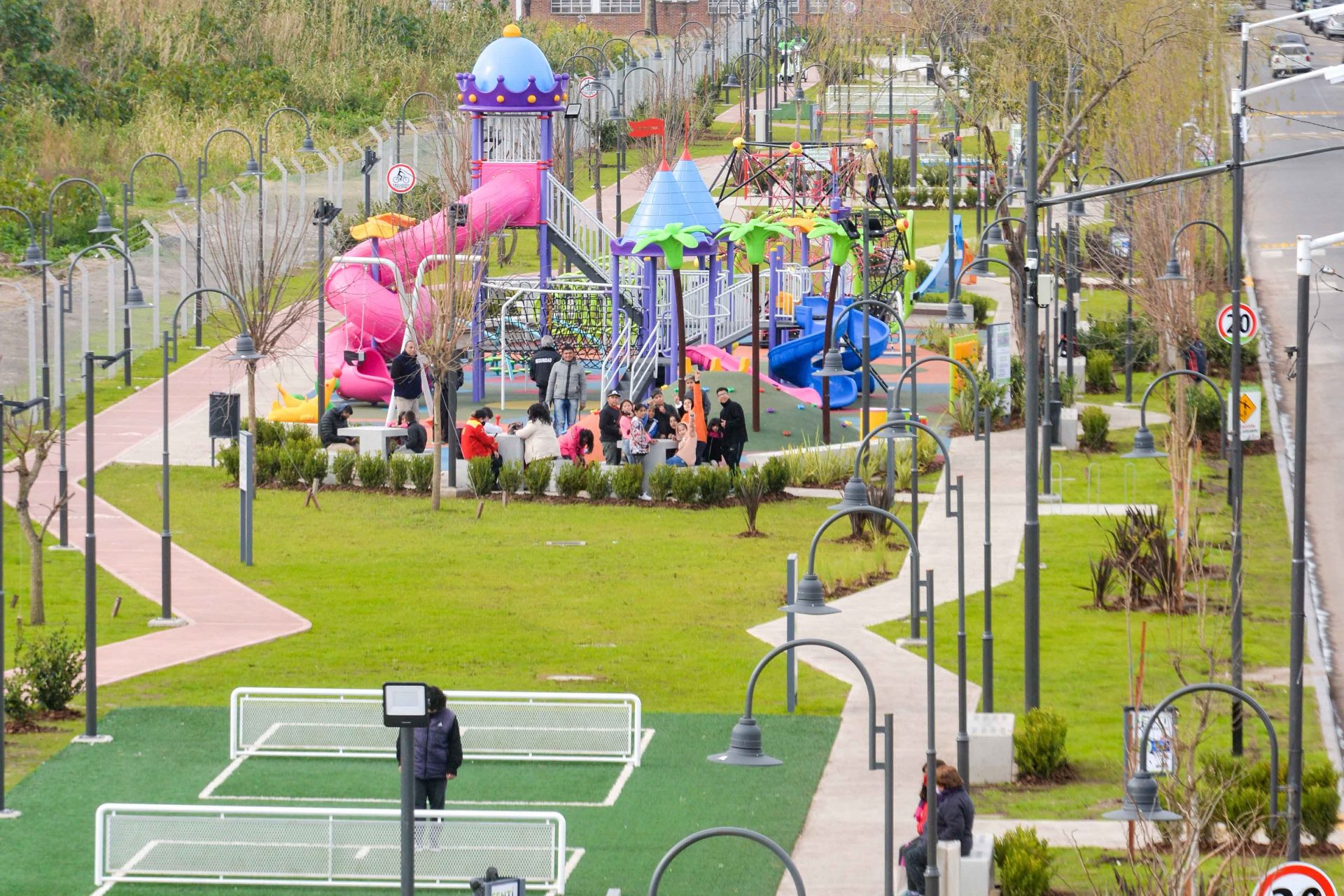 Andreotti inauguró un gran parque donde antes había un zanjón a cielo abierto