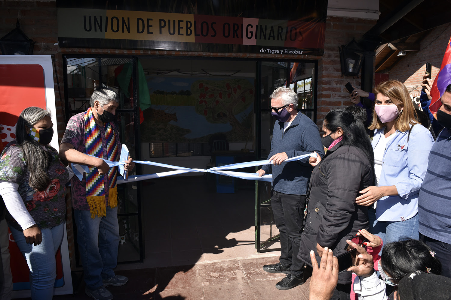 Puerto de Frutos: Julio y Gisela Zamora inauguraron el nuevo local comercial de la Unión de Pueblos Originarios de Tigre y Escobar
