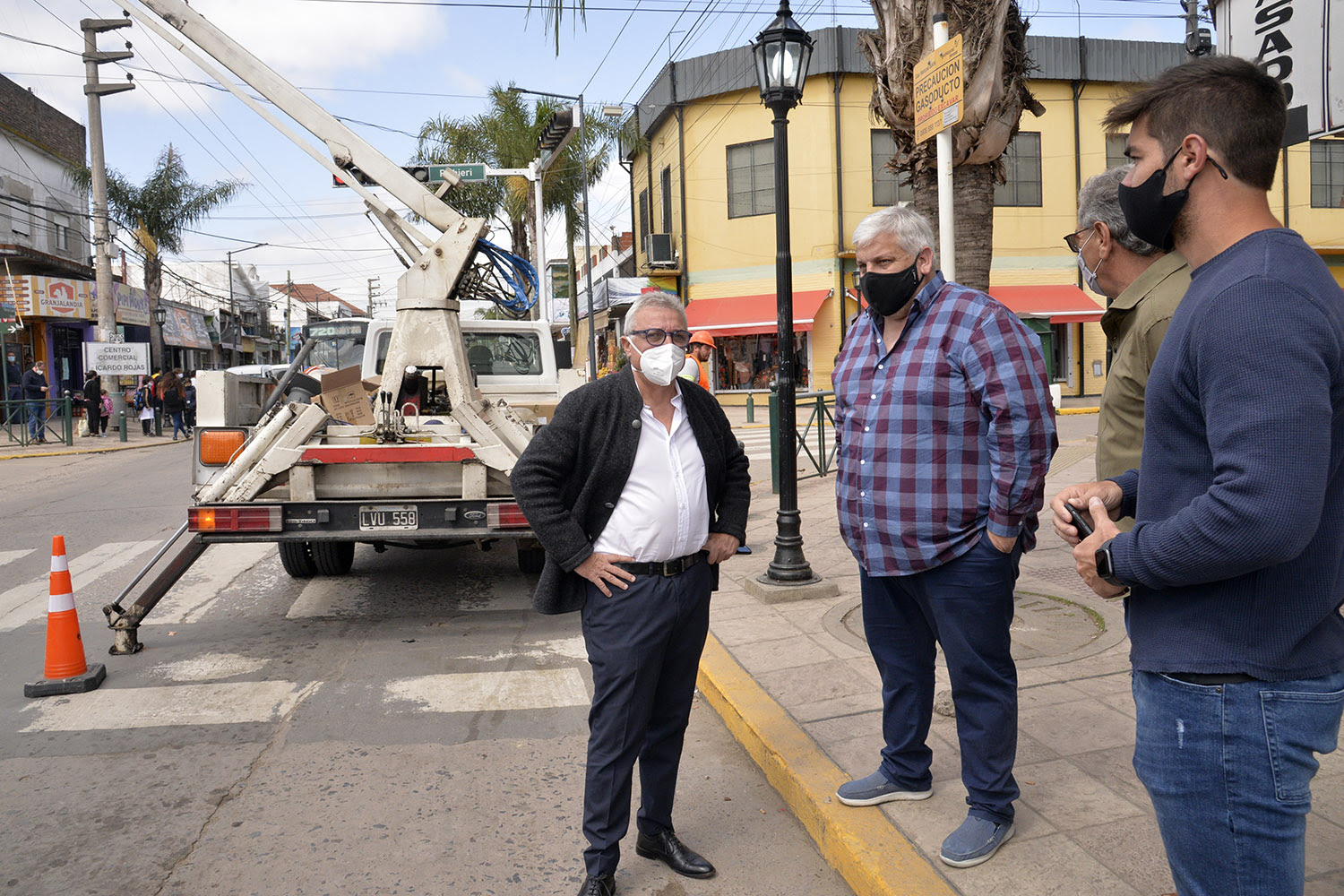 El intendente Julio Zamora supervisó obras de infraestructura escolar y luminarias en Ricardo Rojas