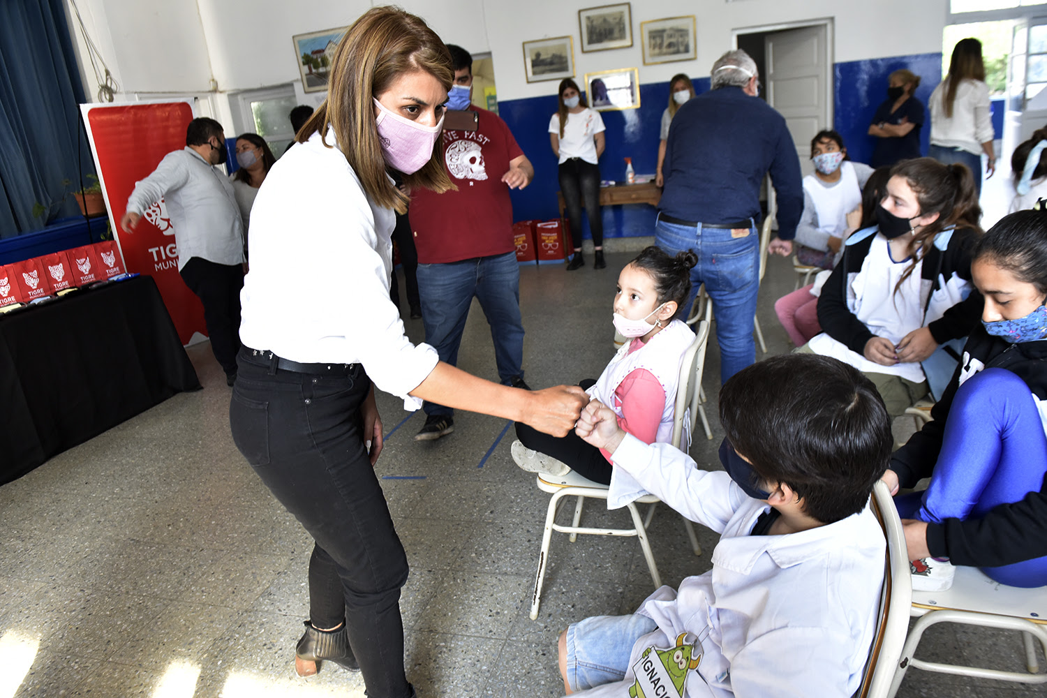 Salud visual: Julio y Gisela Zamora entregaron anteojos a 264 estudiantes de Tigre