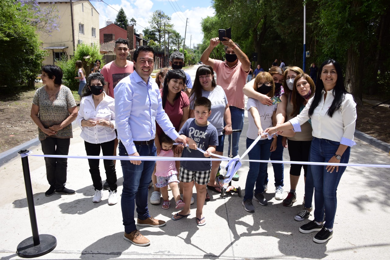 El día después de las elecciones, Nardini y Correa inauguraron nuevos pavimentos 
