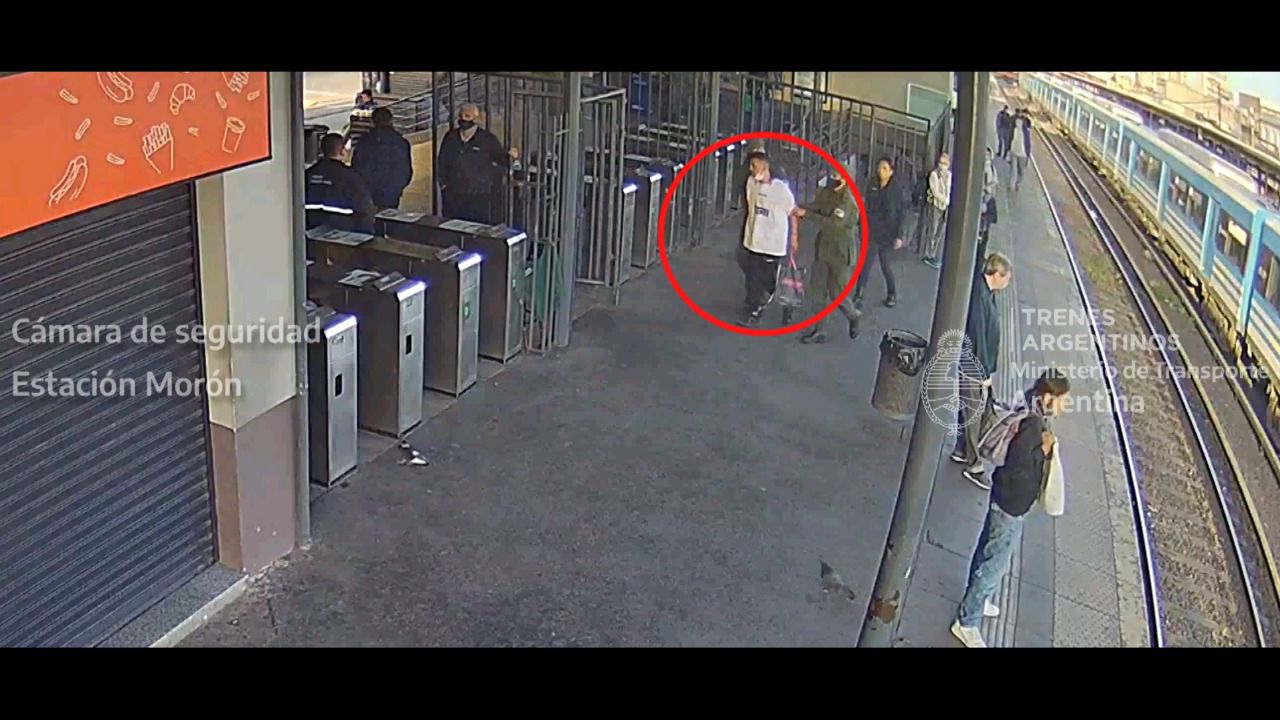 Un individuo intentó robar en el tren y fue detenido por llevar un arma de fuego