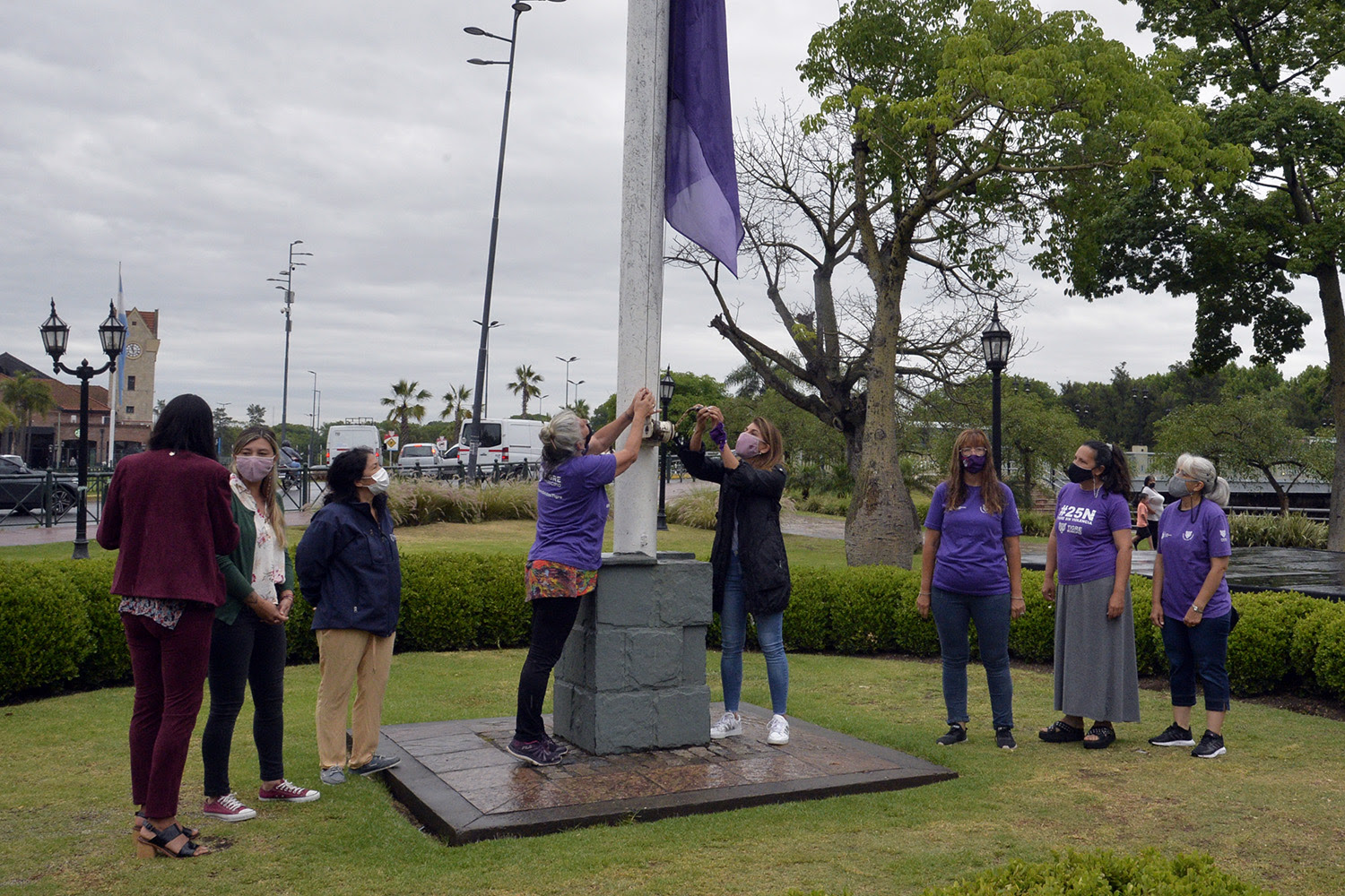 El Municipio de Tigre izó una bandera por el 25N para conmemorar el Día Internacional de la Eliminación de la Violencia contra la Mujer 