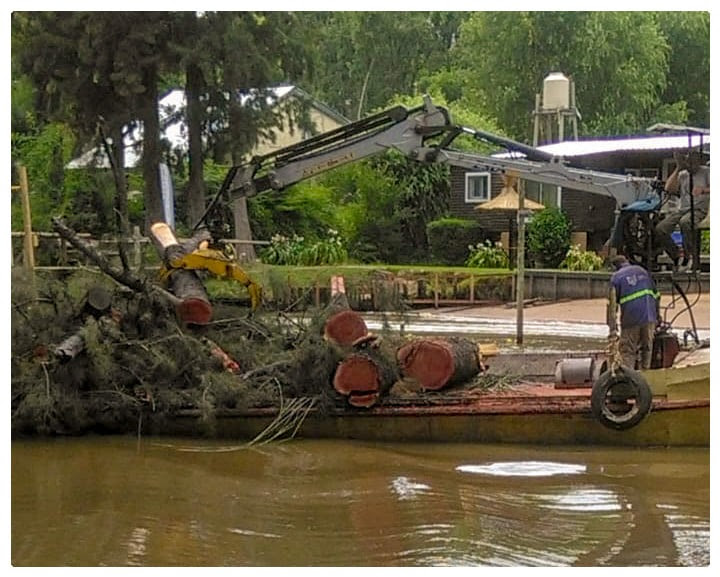 El Municipio realizó tareas de mantenimiento en vías navegables en el Delta de Tigre