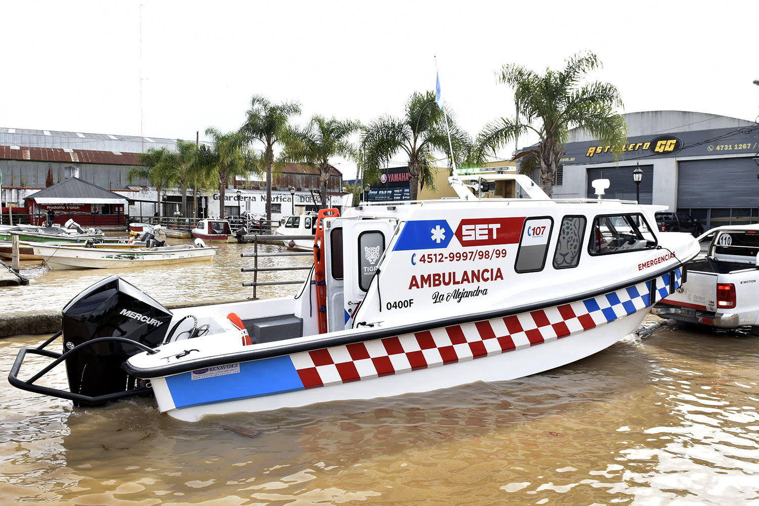 El Municipio incorporó una nueva lancha ambulancia al Sistema de Emergencias de Tigre 